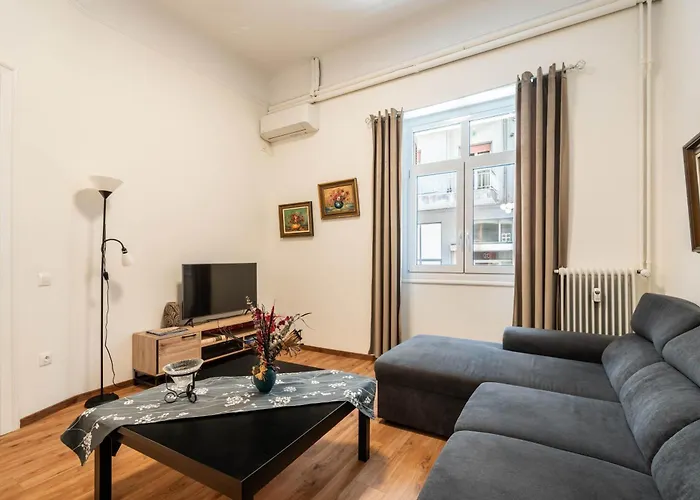 Charming 3Bd Apt. Close To Metro