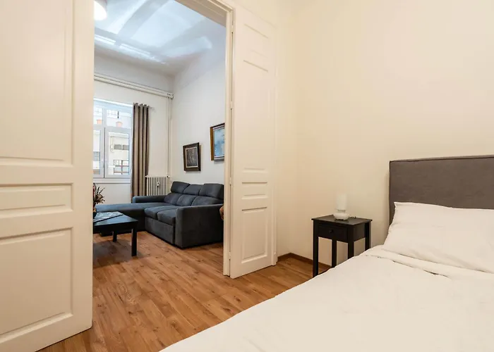 Charming 3Bd Apt. Close To Metro
