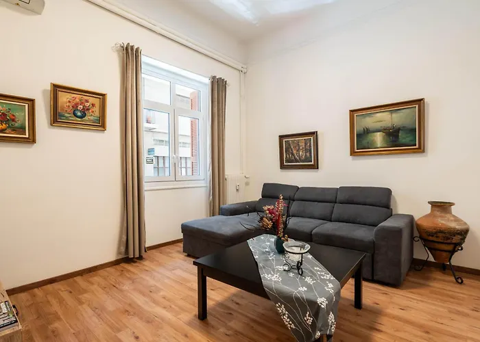Charming 3Bd Apt. Close To Metro