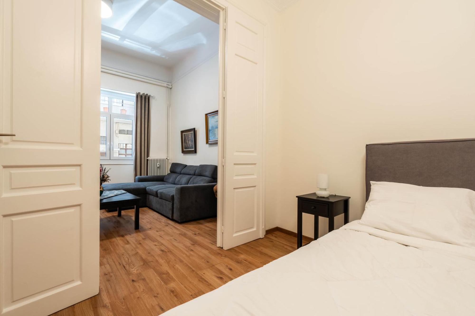 Charming 3bd Apt. Close To Metro Athens