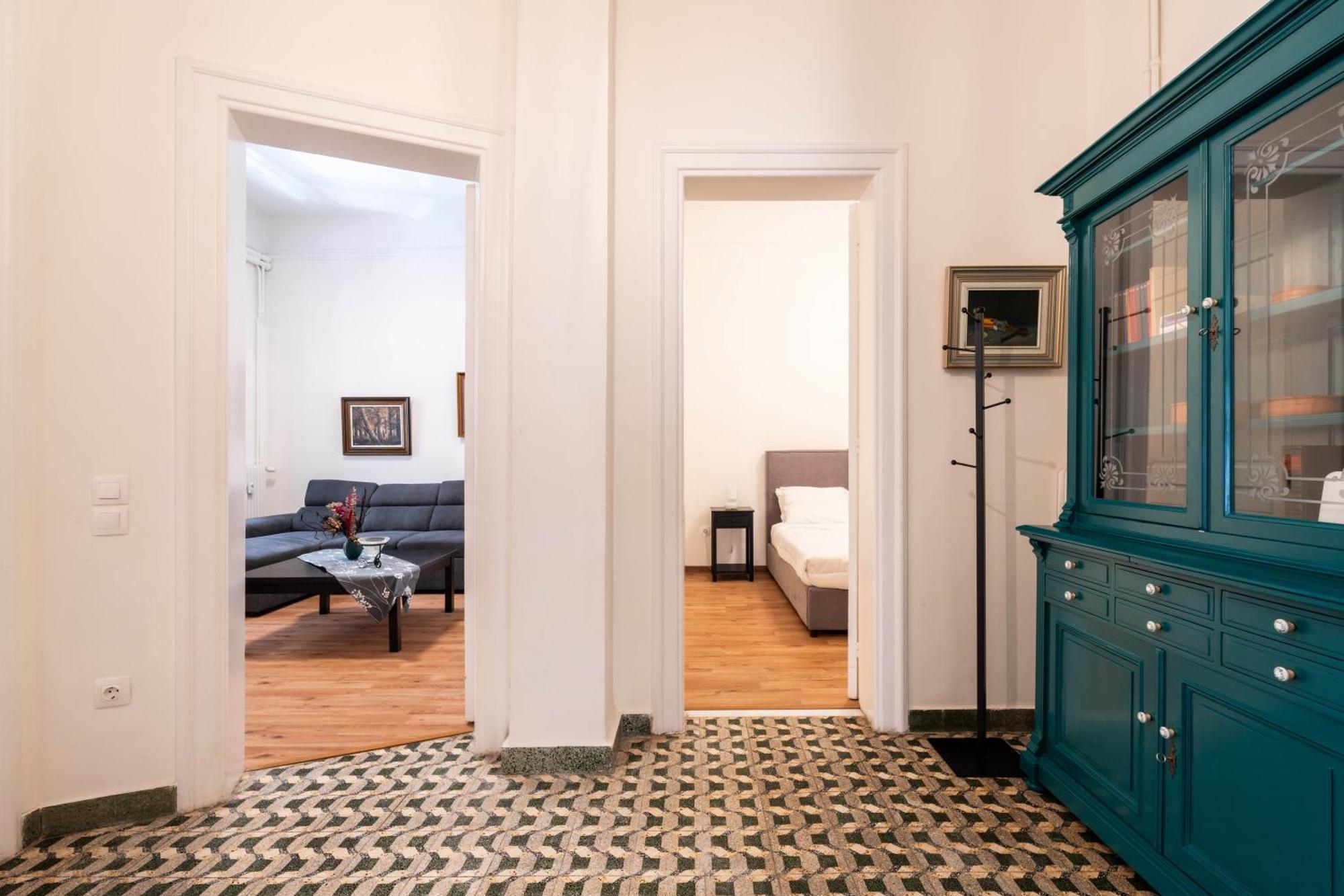 Apartment Charming 3bd Apt. Close To Metro
