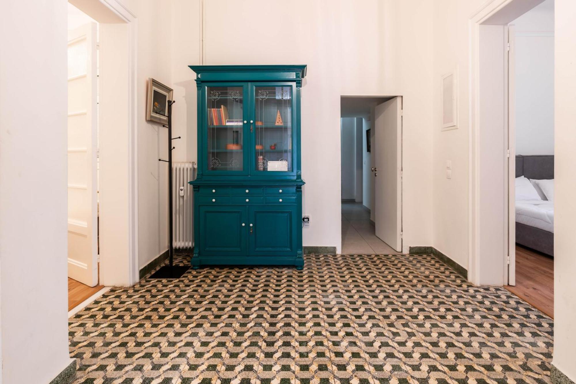 Charming 3bd Apt. Close To Metro Apartment Athens